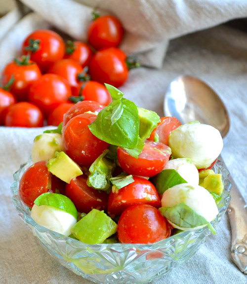 Hướng dẫn làm salad cà chua bơ tươi ngon bỗ dưỡng