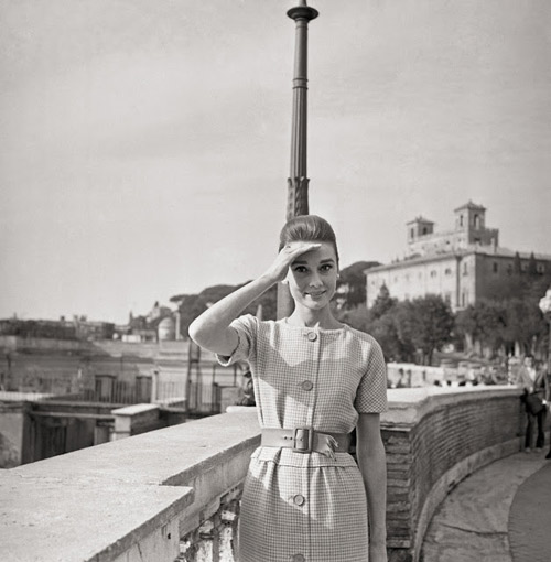  Street style Audrey Hepburn những năm 50-70 của thế kỷ trước