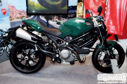 Độc lạ Ducati Monster 796 màu xanh lá 
