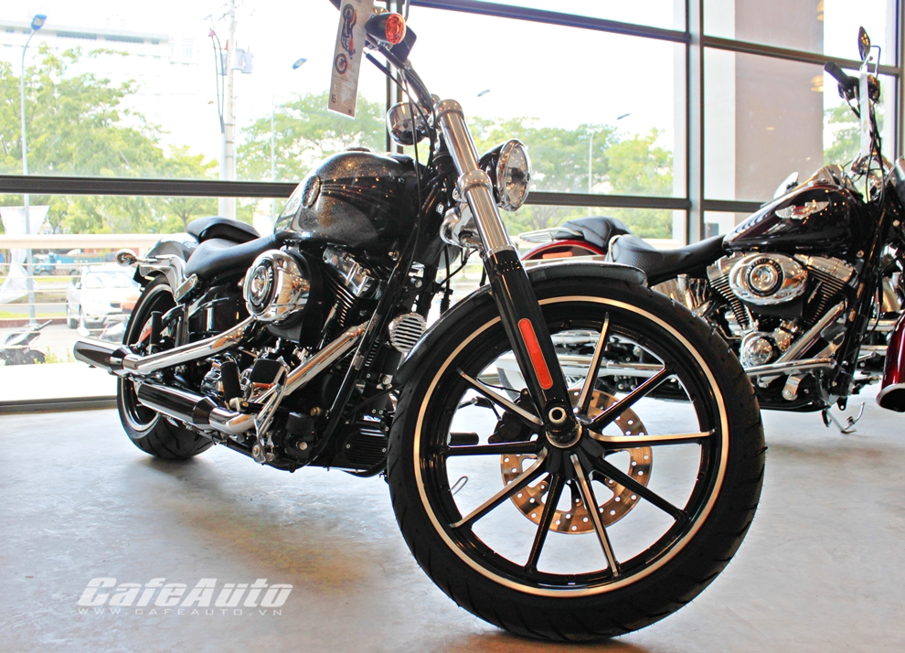 Ánh bạc tuyệt đẹp của Harley Davidson Breakout 2014