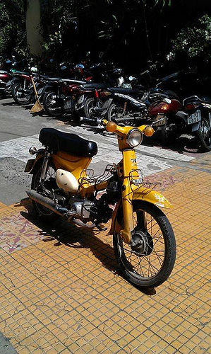 Honda Cub theo phong cách Bobber cực chất