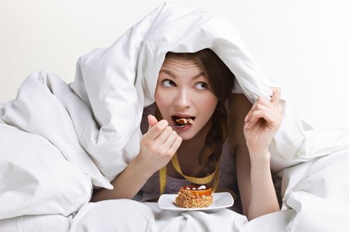 8 thực phẩm không nên ăn trước khi đi ngủ