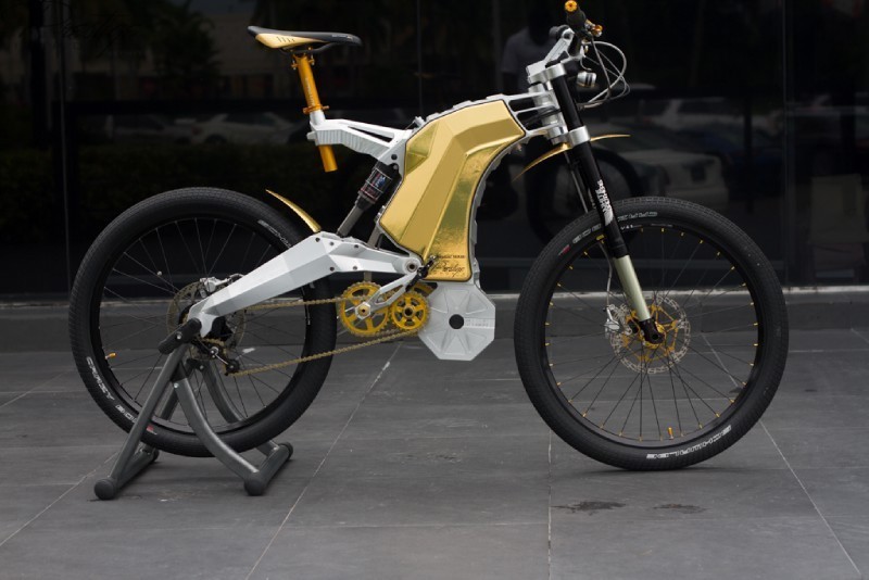 Xe đạp điện mạ vàng giá gần 1,2 tỷ 