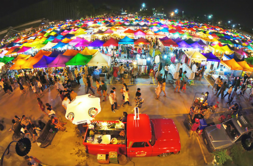 Tham quan chợ đồ cổ sắc màu Talad Rot Fai của Bangkok