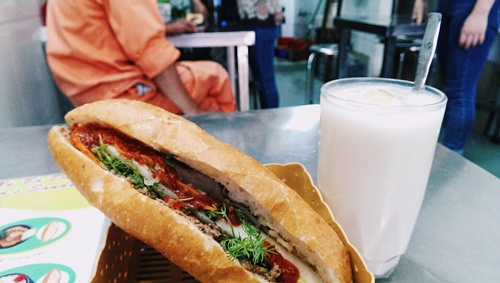 Tiệm bánh mì hơn 4 thập kỷ ở phố cổ Hà Nội