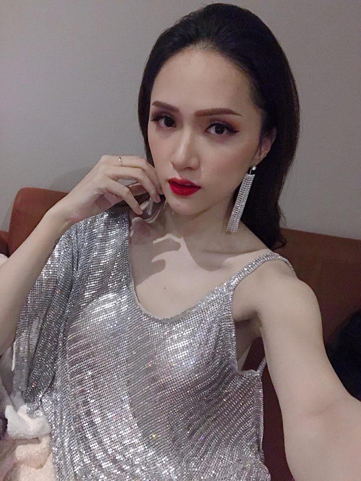 Hoa hậu Hương Giang đam mê đồ lấp lánh